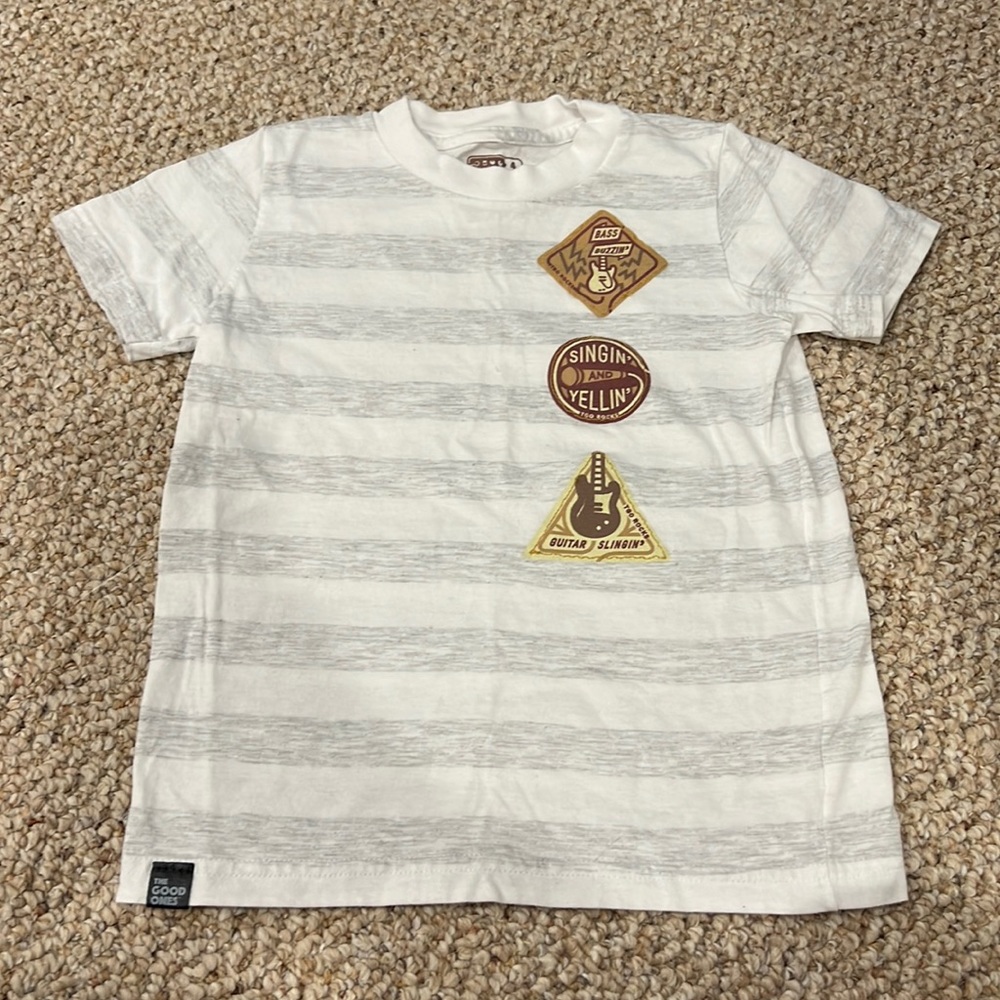 8/$25 😎 boys t-shirt very cute!